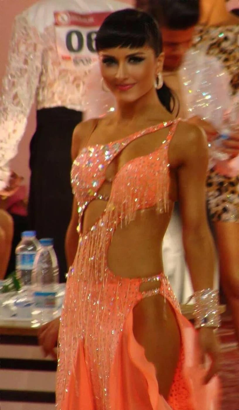 Emel Gürel Çakan yarışma sahnesinde
